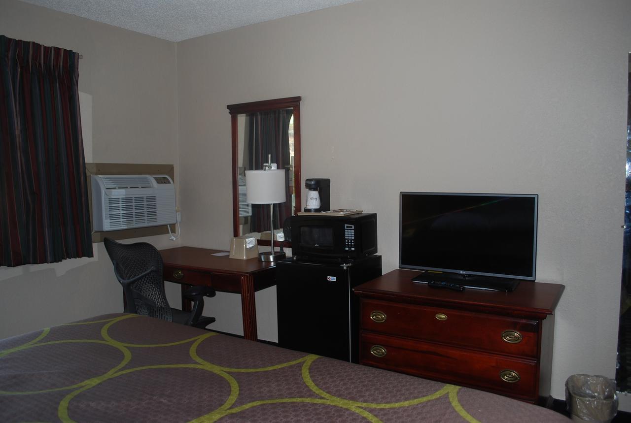 ซูเปอร์ 8 บาย วินด์แฮม วอร์เนอร์โรบินส์ Motel วอร์เนอร์ โรบินส์ ภายนอก รูปภาพ
