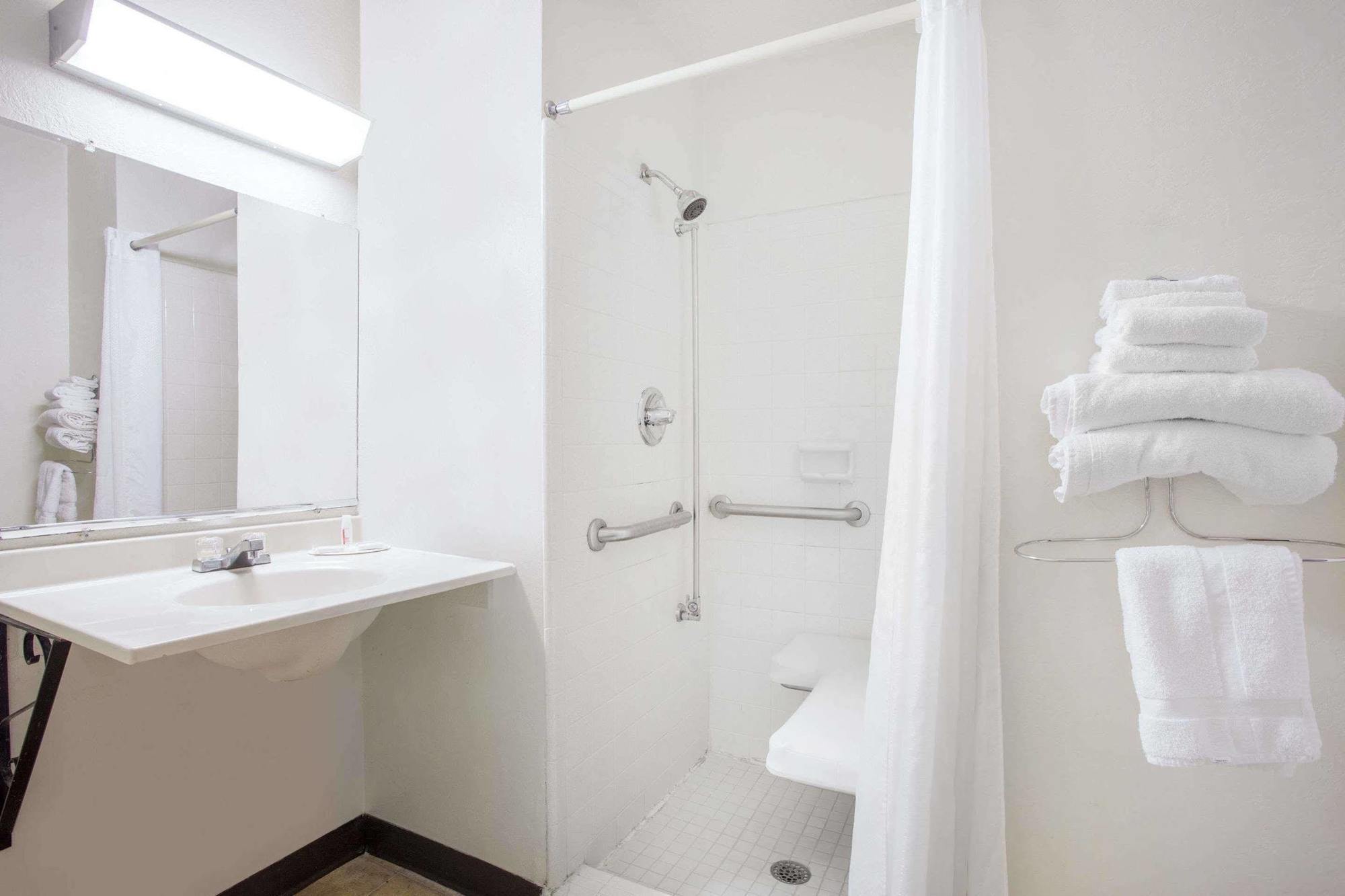 ซูเปอร์ 8 บาย วินด์แฮม วอร์เนอร์โรบินส์ Motel วอร์เนอร์ โรบินส์ ภายนอก รูปภาพ